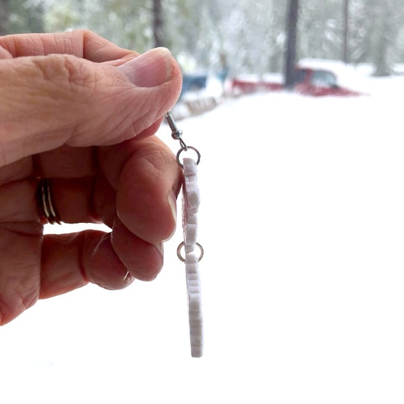 Handmade snowflake earrings - Picture 4 of 5